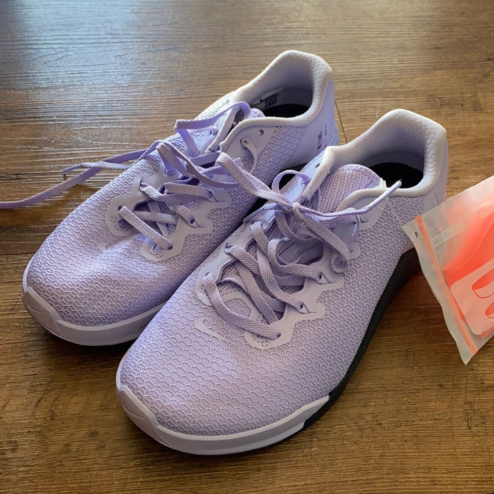Nike women’s Metcons. Size 8. Never worn.